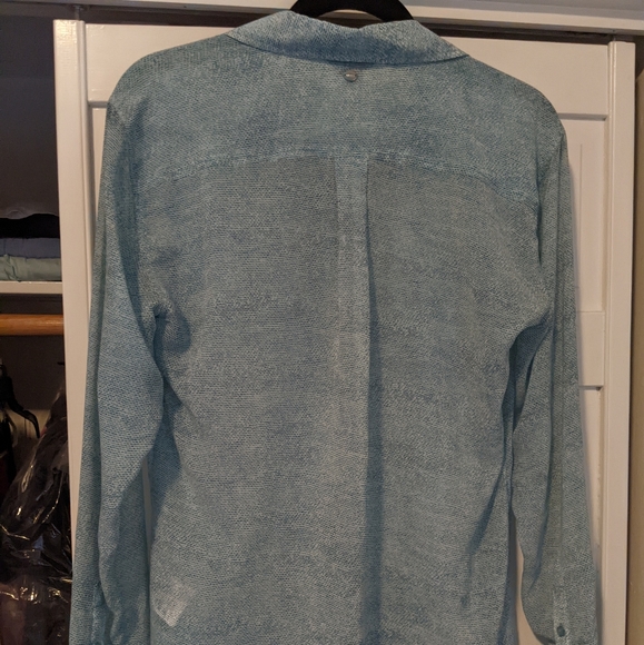 Blue Guess button down shirt - Picture 2 of 4